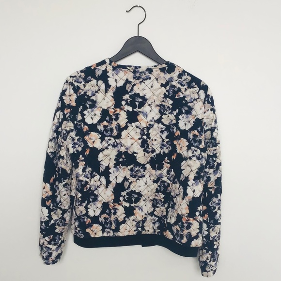 SOAKED IN LUXURY size M/L quilted jacket with blue/white/rose floral pattern - Picture 5 of 14